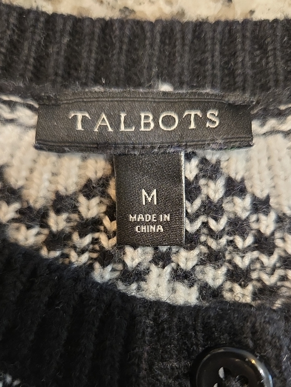 TALBOTS SNOWFLAKE FAIR ISLE CARDIGAN. SZ MEDIUM. BLACK/WHITE SNOWFLAKE PATTERN. - Picture 4 of 9